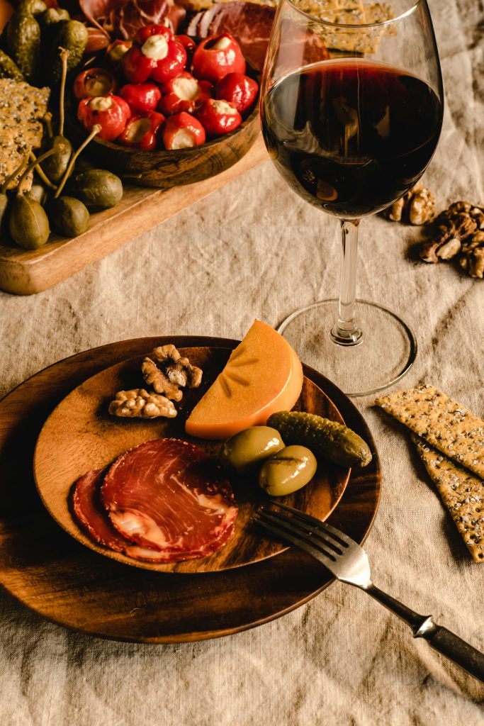 Guide to Perfect Jamón Ibérico Wine Pairing | The Best Wines and Sides for Spanish Ham 12 wine pairing